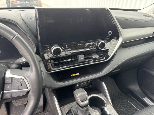2023 TOYOTA HIGHLANDER PLATINUM HYBRIDE BAS KM CUIR ECRAN TOIT P in Cars & Trucks in Laval / North Shore - Image 2