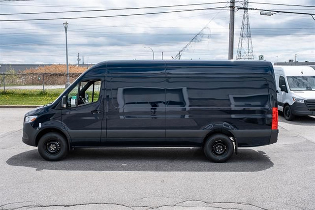 2025 Mercedes-Benz Sprinter 2500 170 Wheelbase High Roof RWD in Cars & Trucks in Laval / North Shore - Image 3