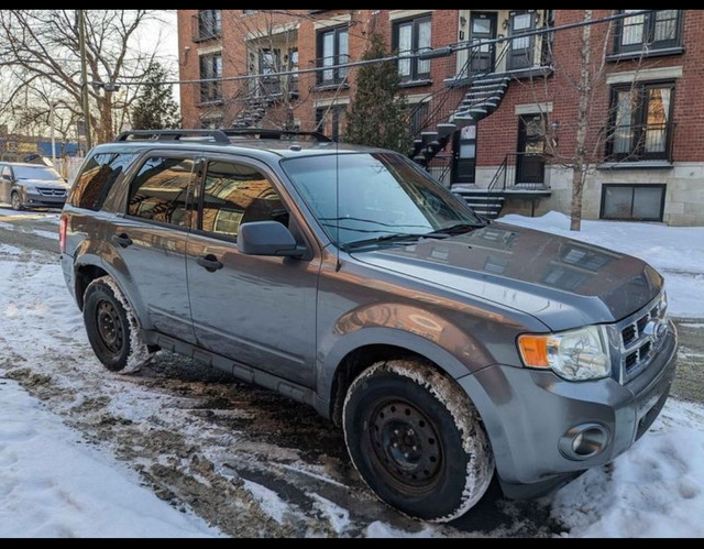 2010 Ford Escape XLT dans Autos et camions  à Sherbrooke