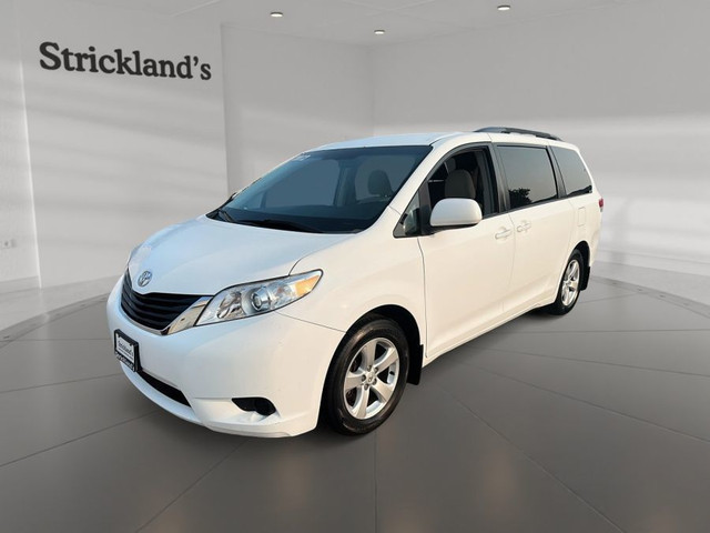 2012 TOYOTA SIENNA LE 3ROW in Cars & Trucks in Stratford