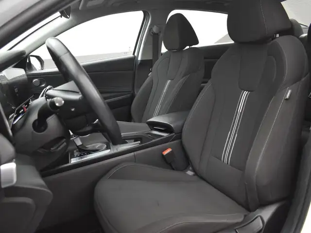 2023 Hyundai Elantra Just Arrived & Fully Certified Preferred Te dans Autos et camions dans Dartmouth - Image 13