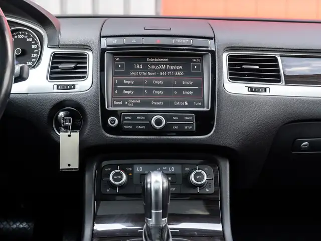 2015 Volkswagen Touareg Execline 3.6 - AWD | Pano Sunroof | 360  in Cars & Trucks in Saskatoon - Image 19