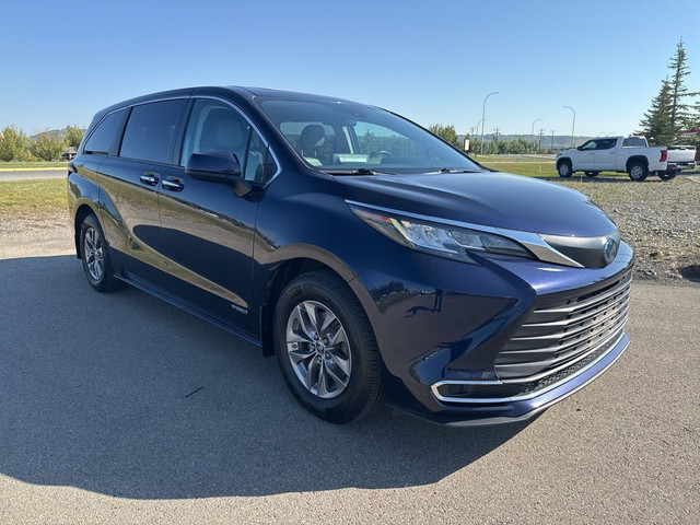 2021 Toyota Sienna XLE AWD in Cars & Trucks in Calgary