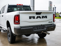 QUICK ORDER PACKAGE 2UA -inc: Engine: 6.4L V8 HEMI HD Transmission: 8-Speed Automatic,BRIGHT WHITE,R... (image 5)