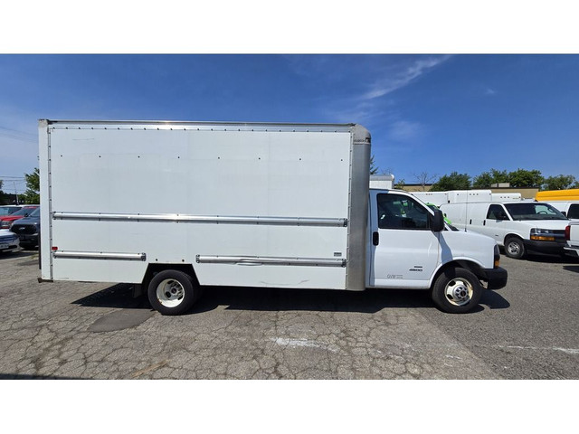 2019 Chevrolet Express 3500 G4500 - 16Ft Box - V8 Gasoline in Cars & Trucks in City of Toronto - Image 3