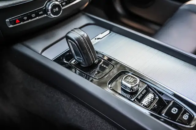 2021 Volvo XC60 in Cars & Trucks in City of Montréal - Image 28