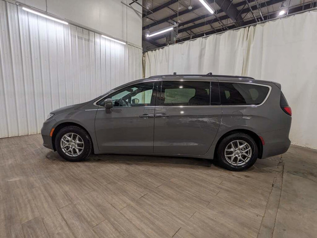 2022 Chrysler Pacifica Touring in Cars & Trucks in Calgary - Image 4