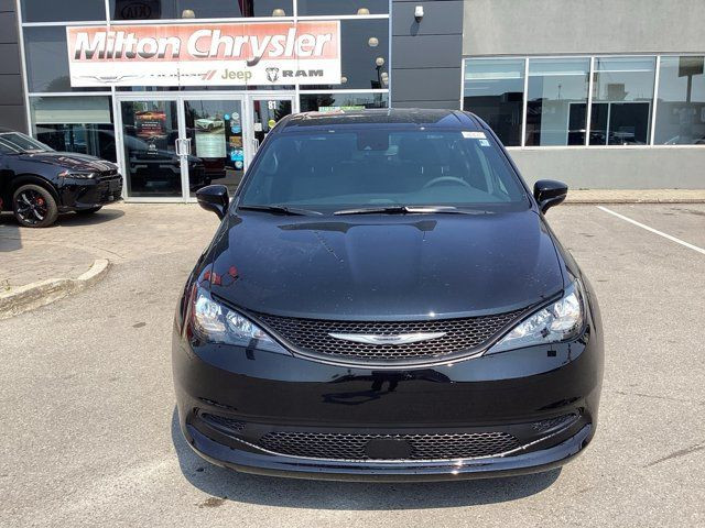 2025 Chrysler Voyager LX in Cars & Trucks in Oakville / Halton Region - Image 2