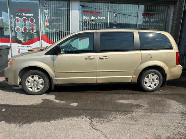 2010 Dodge Grand Caravan in Cars & Trucks in City of Montréal - Image 2