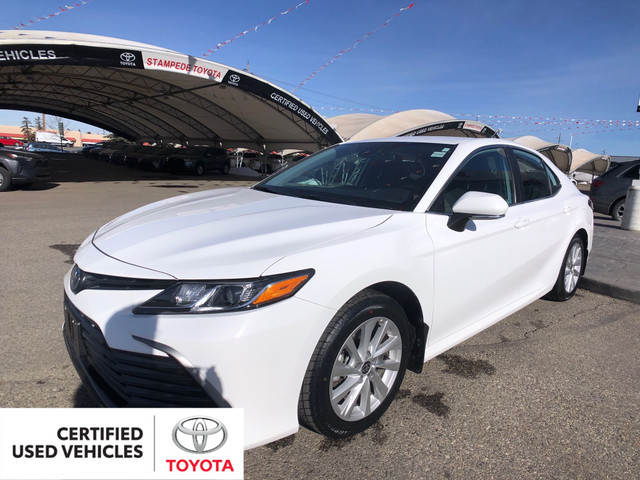 2022 Toyota Camry Hybrid LE in Cars & Trucks in Calgary - Image 3