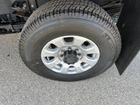 The F-350 SRW XLT offers a 6.7L Power Stroke V8 Turbo Diesel engine, delivering substantial torque a... (image 9)