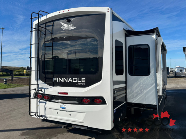 2025 Jayco Pinnacle 32RLTS in Travel Trailers & Campers in Oshawa / Durham Region - Image 4
