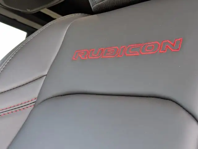 2025 Jeep Wrangler Rubicon X - 35 A/T TIRES - BEADLOCK RIMS dans Autos et camions dans Calgary - Image 14