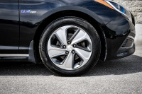 This 2017 Hyundai Sonata Hybrid is for sale today. This sedan has 82,901 kms. It's black in colour .... (image 6)