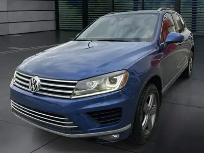 One Owner l Navigation System l Heated/Cooling Leather Seats l Heated Steering Wheel l Garage Opener...