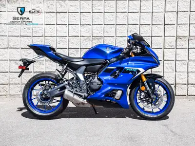 Equipped with; quick shifter kit, crankcase protector set, tank pad, sprint screen, rear seat cowl,...