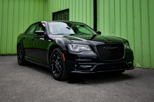 2023 Chrysler 300 Touring L AWD • SUNROOF • COOLED LEATHER • CP/ in Cars & Trucks in Kingston