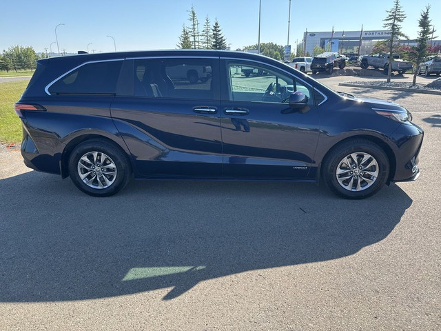 2021 Toyota Sienna XLE AWD in Cars & Trucks in Calgary - Image 2
