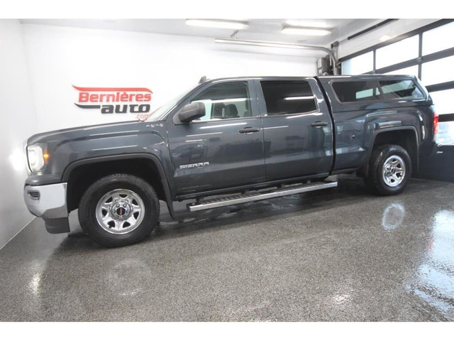 2017 GMC Sierra 1500 CREW CAB / 5.3L / 4X4 in Cars & Trucks in Lévis