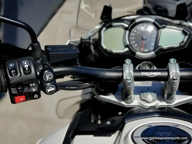2017 Triumph Tiger Explorer XRX Crystal White in Street, Cruisers & Choppers in Oshawa / Durham Region - Image 7