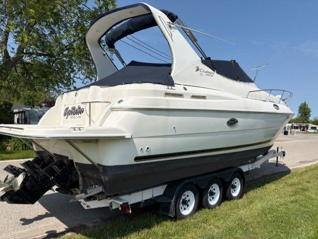 2003 Cruisers Yachts 3075 EXPRESS in Powerboats & Motorboats in Chatham-Kent - Image 4