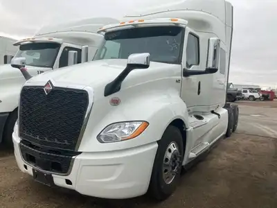 Stock #: 9880-25 Tandem Axle Sleeper Tractor, S13 engine (475) HP, T14 transmission (14 speed), Air...