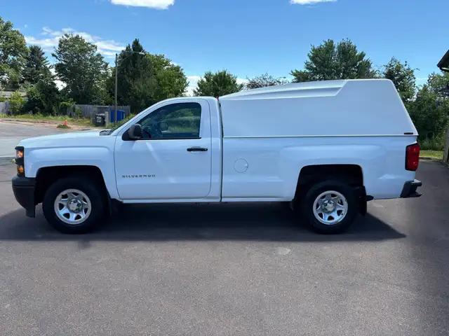 2015 Chevrolet Silverado 1500 LS 8' Box! 4x4! in Cars & Trucks in Moncton - Image 5