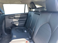 The 2025 Toyota Highlander Hybrid XLE offers a harmonious blend of efficiency, comfort, and advanced... (image 9)
