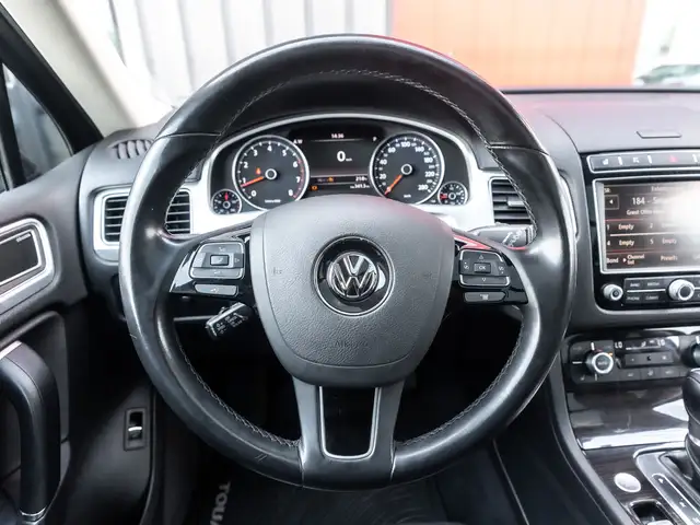 2015 Volkswagen Touareg Execline 3.6 - AWD | Pano Sunroof | 360  in Cars & Trucks in Saskatoon - Image 13