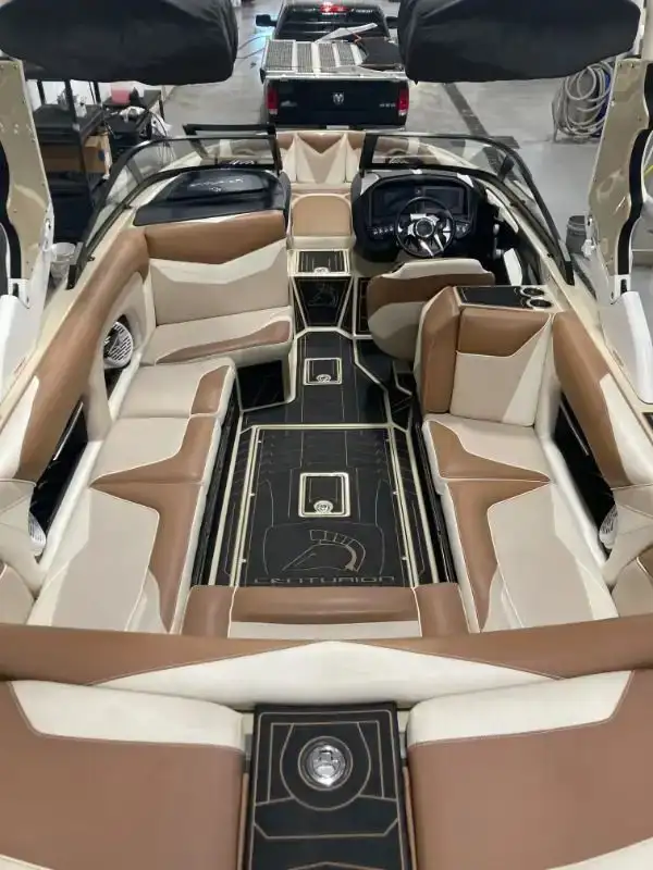 2018 CENTURION R1237 H6 (FINANCING AVAILABLE) in Powerboats & Motorboats in Kelowna - Image 10