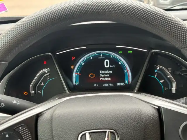 2017 Honda Civic Sedan EX - Sunroof - Bluetooth in Cars & Trucks in Moncton - Image 17