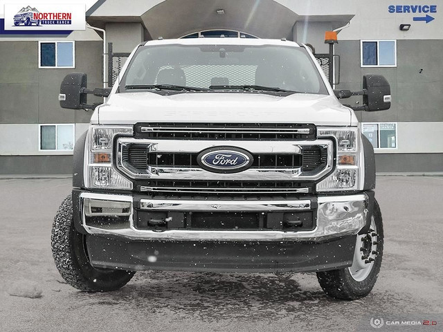 2020 Ford F-550 Chassis XLT CREW CAB 4X4 F-550 XLT FLAT DECK... in Farming Equipment in Edmonton - Image 2