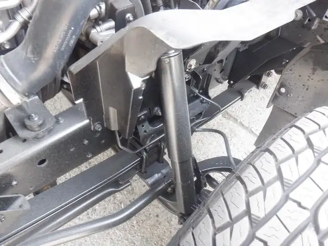 2015 isuzu NPR 12 Foot Flat Deck 3 Seater Diesel in Heavy Trucks in Richmond - Image 38