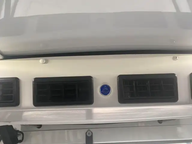 2017 chevrolet Express G4500 21 Passenger Bus With Wheelchair Ac in Heavy Trucks in Richmond - Image 31