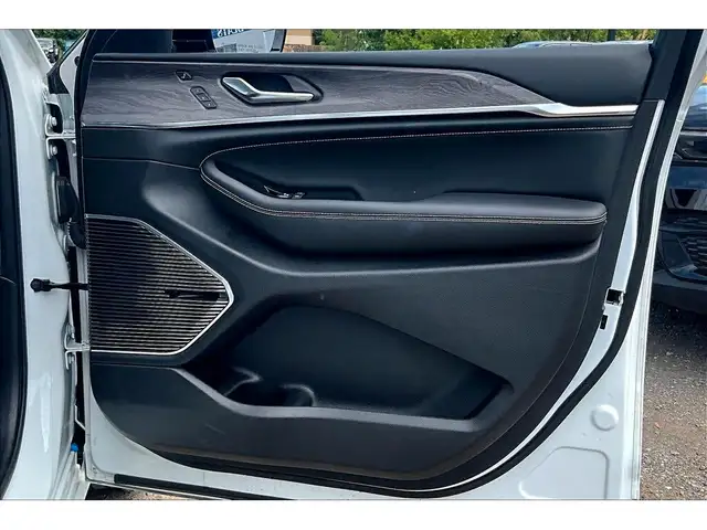 2023 Jeep Grand Cherokee L Overland 4x4 | Massage Seats | McInto in Cars & Trucks in Mississauga / Peel Region - Image 20