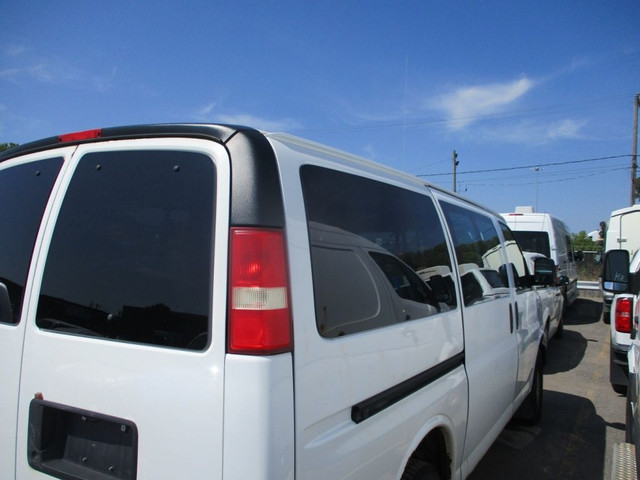 2011 Chevrolet Fourgonnette Express tourisme LS 2500 passagers f in Cars & Trucks in Laval / North Shore - Image 3