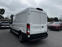 Ford Transit Van T-250 toit moyen 148 po PNBV de 9 000 lb porte coulissante côté passager 2018 à ven... (image 4)