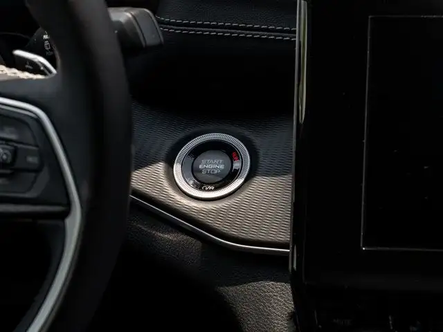 2025 Jeep Grand Cherokee L Altitude dans Autos et camions dans Barrie - Image 22