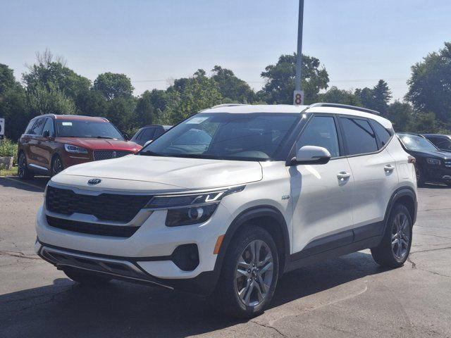 2021 Kia Seltos LX AWD | Heated Steering + Seats | CarPlay + in Cars & Trucks in Guelph