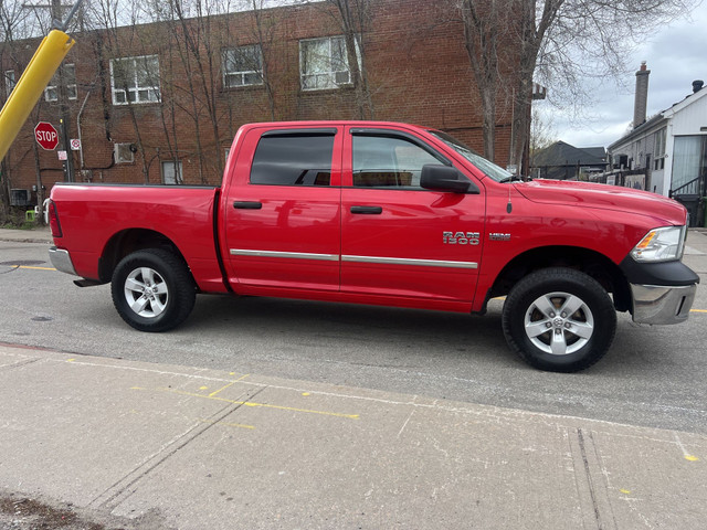 2015 Ram 1500 4WD Crew Cab ST in Cars & Trucks in City of Toronto - Image 4