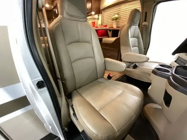 2021 Thor Motor Coach Chateau 28Z in RVs & Motorhomes in Edmonton - Image 24