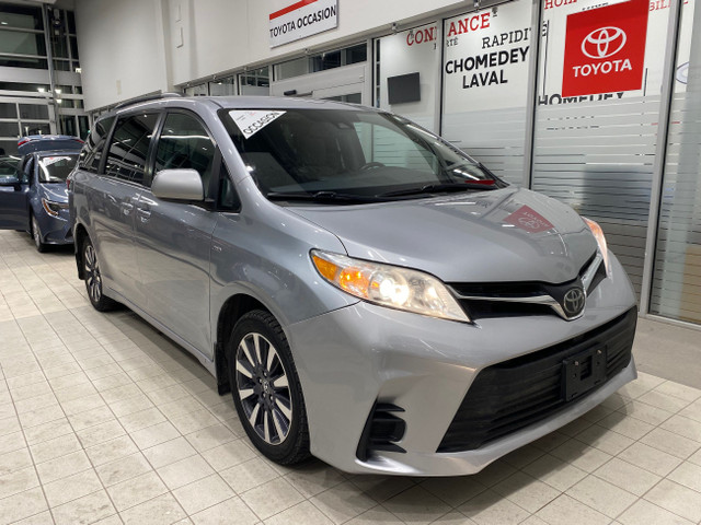 2018 Toyota Sienna LE AWD 7 Places Bluetooth Camera Sieges Chauf in Cars & Trucks in Laval / North Shore