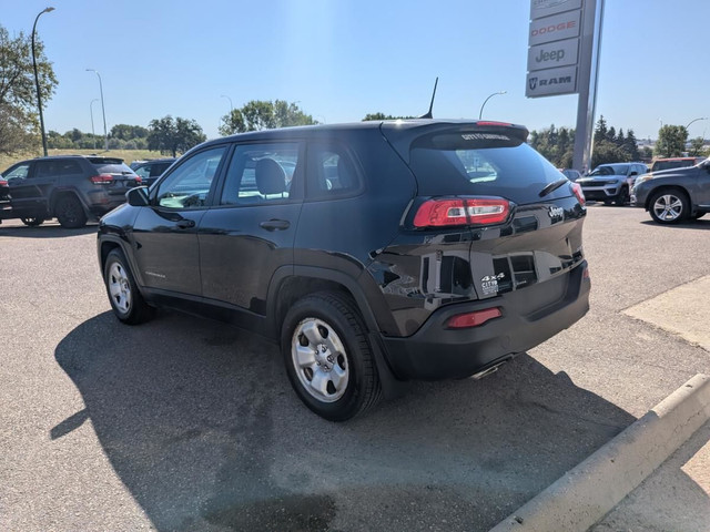 2016 Jeep Cherokee 4WD 4dr Sport for sale in Cars & Trucks in Medicine Hat - Image 4