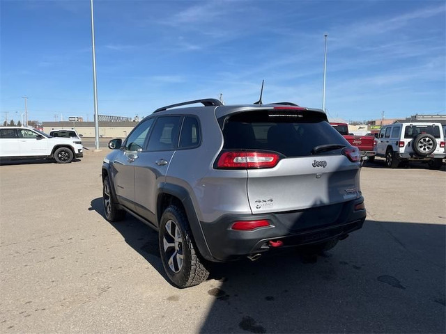 2018 Jeep Cherokee Trailhawk - Leather Seats in Cars & Trucks in Lethbridge - Image 3