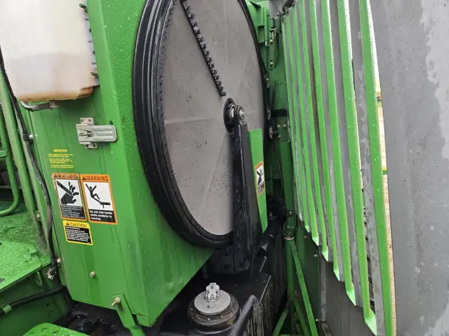2000 John Deere Combine 9650 in Farming Equipment in Kamloops - Image 27