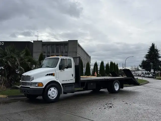 2008 sterling Acterra 20 Foot Flatdeck with Ramp Hydraulic Brake in Heavy Trucks in Richmond - Image 6