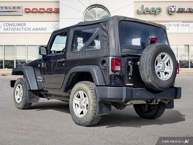 2018 Jeep Wrangler JK Sport | Cloth | Manual in Cars & Trucks in Grande Prairie - Image 2