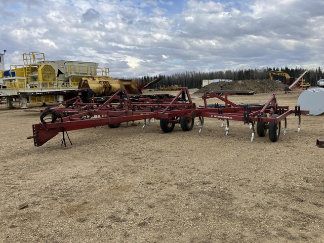 5500 35 Ft Deep Tillage Cultivator in Farming Equipment in Edmonton