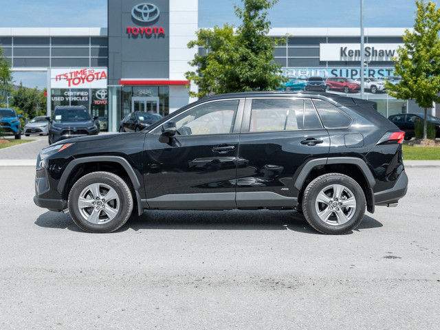 2023 Toyota RAV4 Hybrid XLE SUNROOF / POWER DRIVER SEAT / PUS... in Cars & Trucks in City of Toronto - Image 4