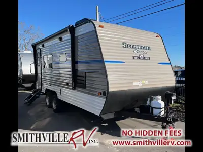 Preowned toy hauler in great condition! Features: Sleeps up to 3 Kitchen includes fridge/freezer, mi...